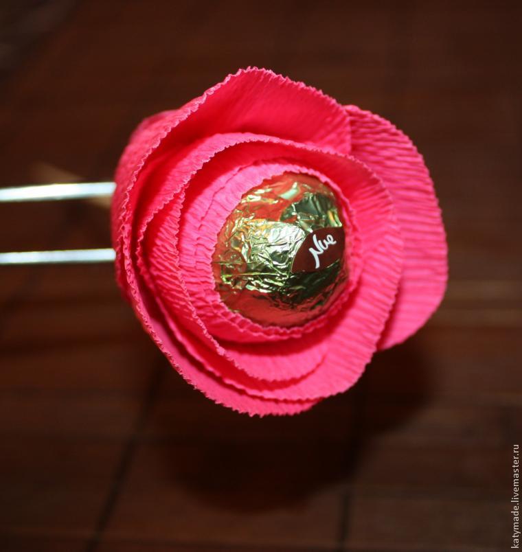 Как сделать цветок для букета из конфет, фото № 19