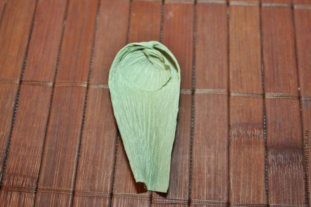 Маковый бутон из флористической гофрированной бумаги и конфеты., фото № 11