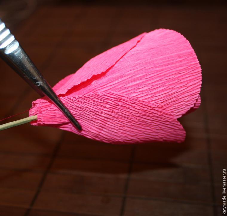 Как сделать цветок для букета из конфет, фото № 18