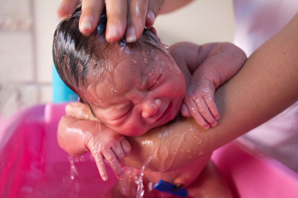 Приспособления для купания новорожденных в большой ванне