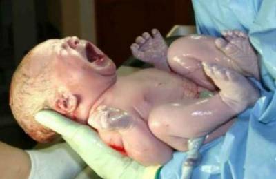 Новорожденный младенец