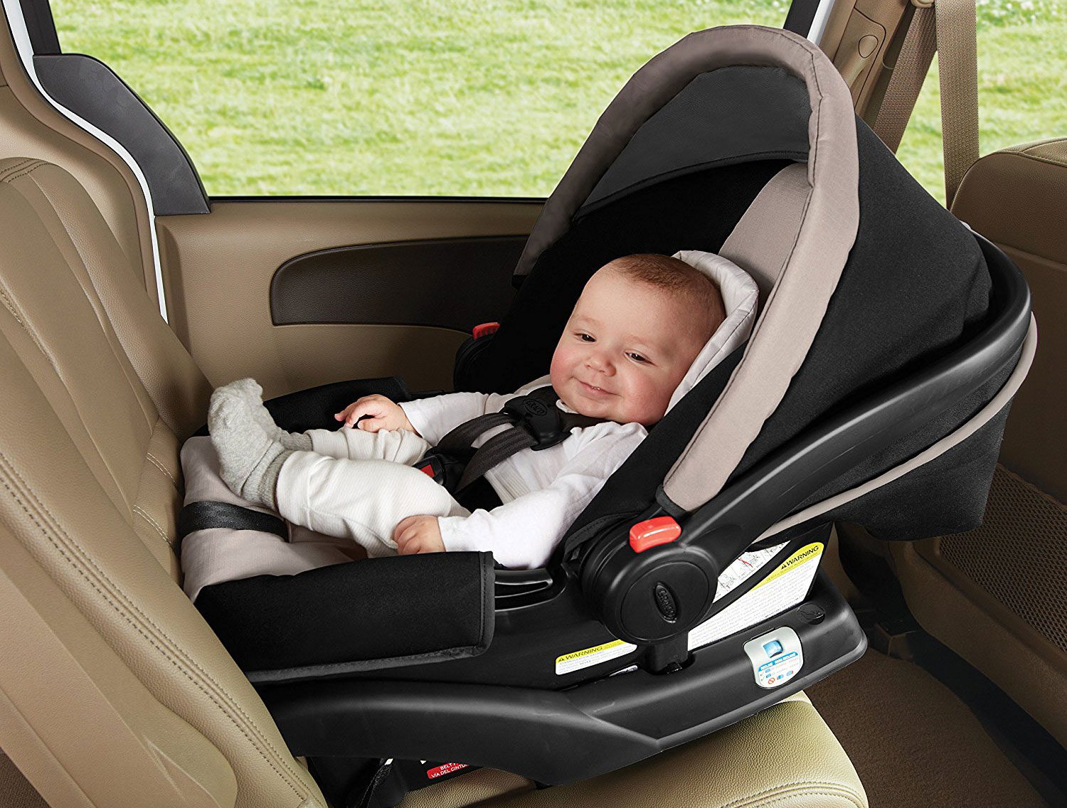 Люлька на переднем сиденье. Автолюлька SNUGRIDE Graco. Люлька для новорожденных в машину. Кресло для грудничков в машину. Новорожденный в автокресле.