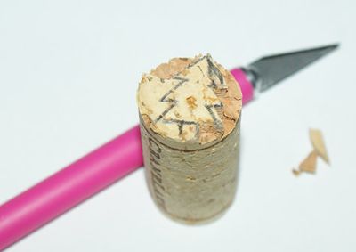 carving-diy-wine-cork-stamp
