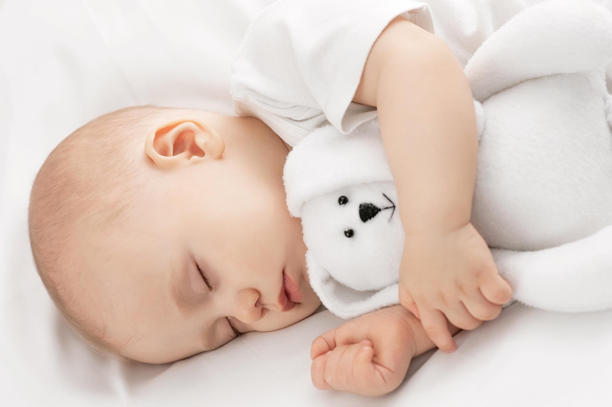 При общем недомогании дети любят много спать