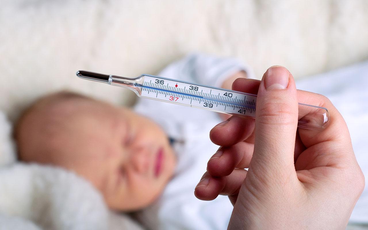 Младенец и термометр