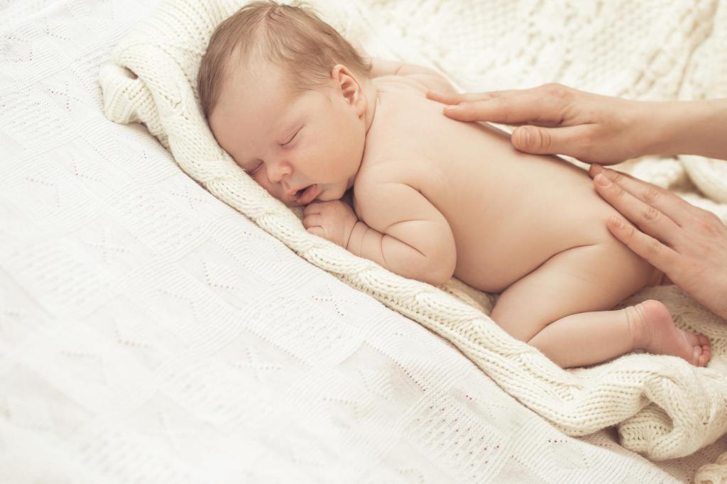 Младенцам полезнее спать совсем без подушки