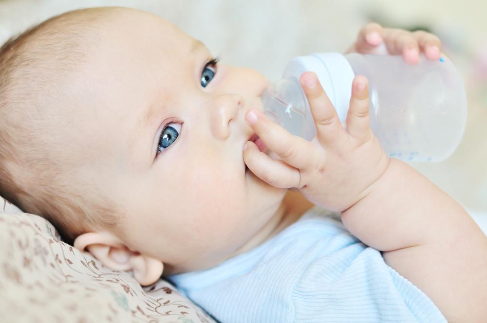 Можно ли поить грудничка водой: показания, предостережения и рекомендации