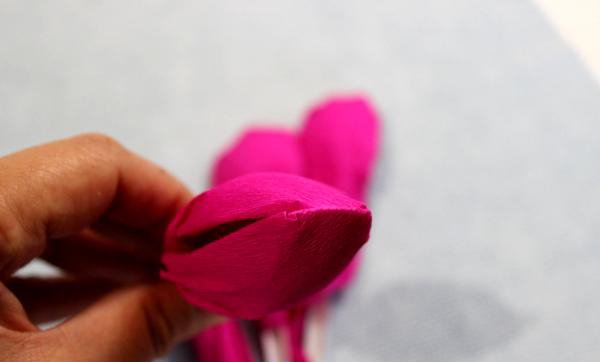 Как сделать тюльпаны из гофрированной бумаги – схема, фото 17