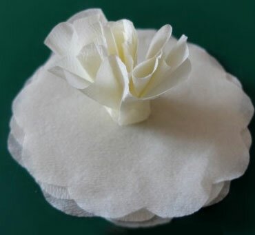 пример цветов из гофрированной бумаги — розы