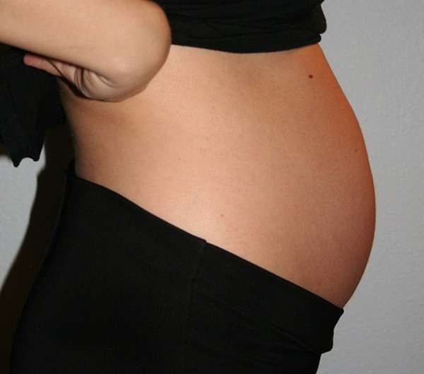 Боль внизу живота на 37 неделе беременности может возникать из-за большого веса ребенка 