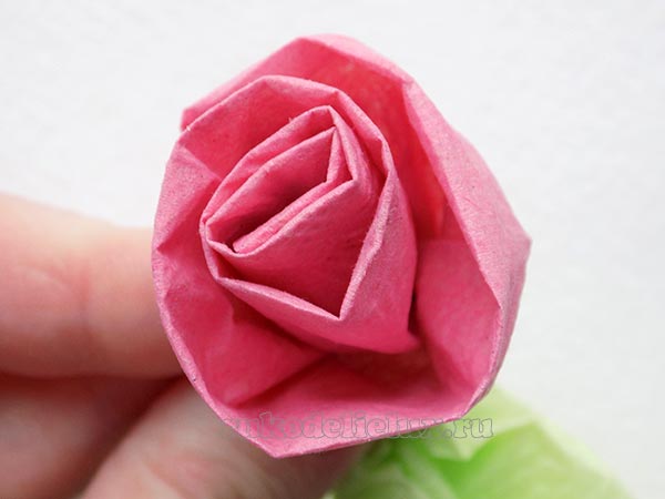 Как сделать розу из бумажных салфеток