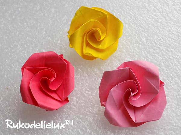 Бумажная роза в технике оригами