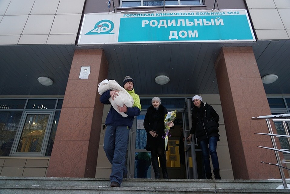 Раньше малышей выносили папочкам в кружавчатых конвертиках на порог роддома, сейчас все иначе. Фото: архив "КП"