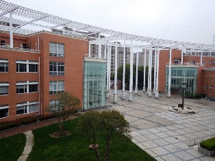 Школа N 2 при Восточно-Китайском университете