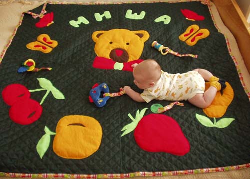 Изготавливаем оригинальный развивающий коврик для детей своими руками 